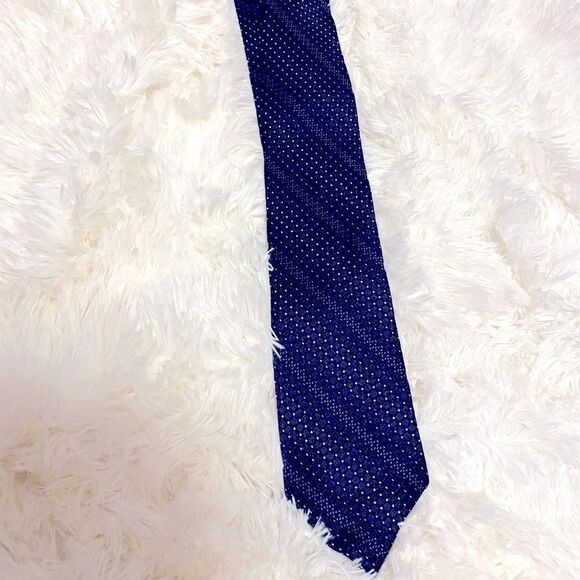 🌷 Donna Karan🌷100% Silk Tie - Picture 4 of 5